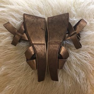 Sesto Meucci : Leather Sandal wedges gold straps